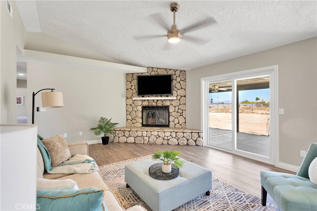 11969 Pinon Avenue Property Photo 7