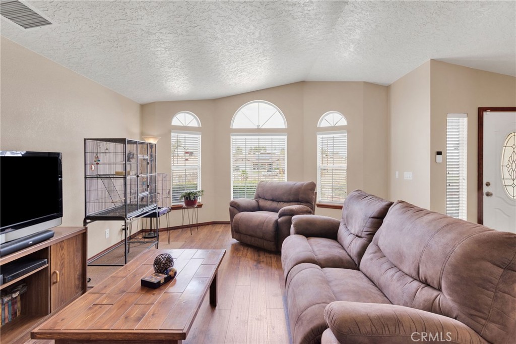 18441 Verano Street Property Photo 7