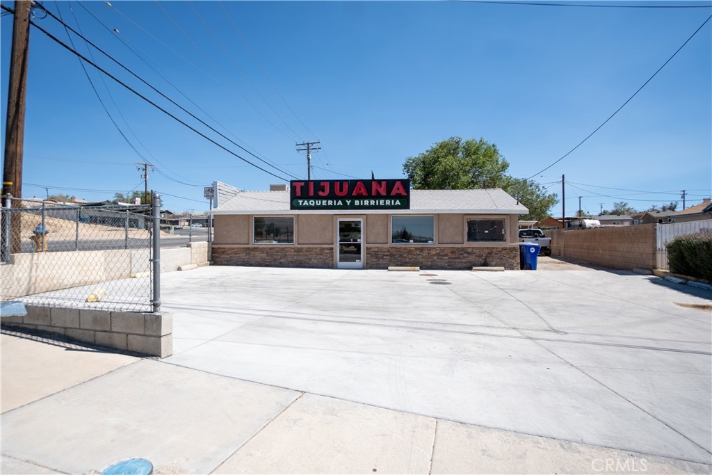 14290 Hesperia Road Property Photo