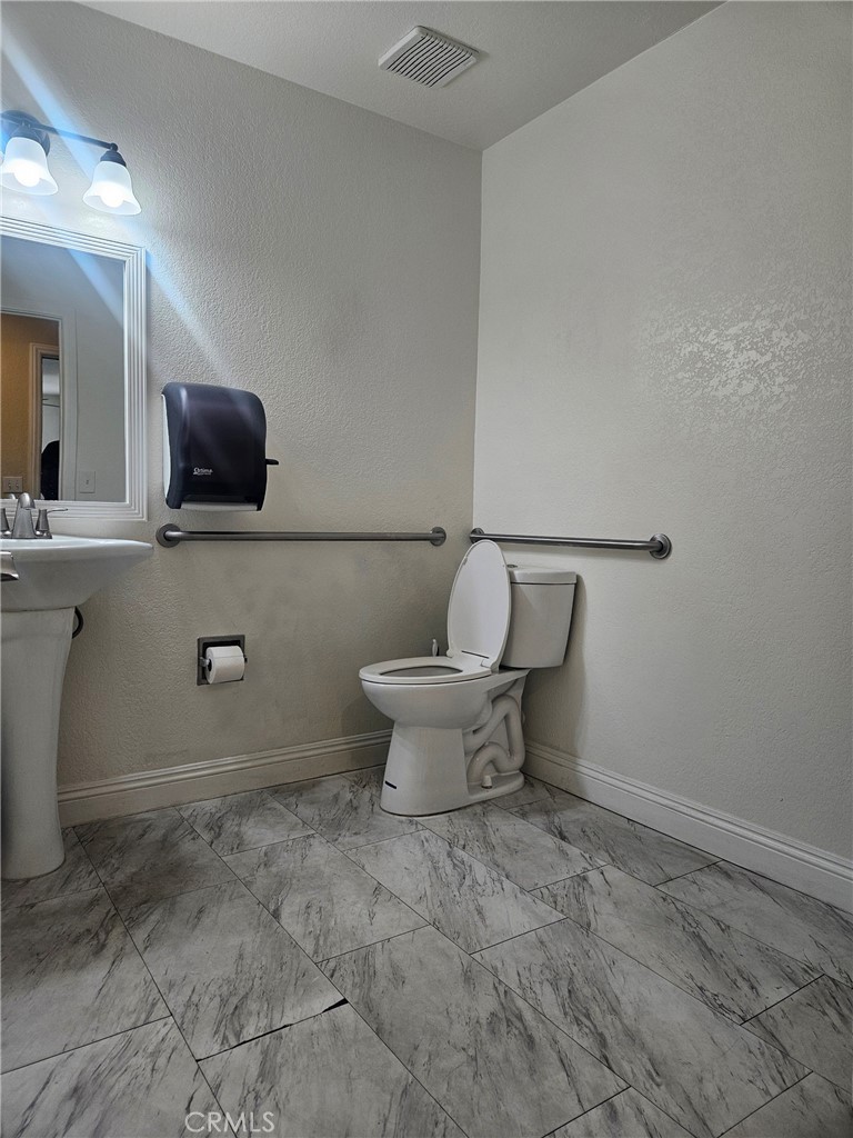 15659 Bear Valley Rd Property Photo 9