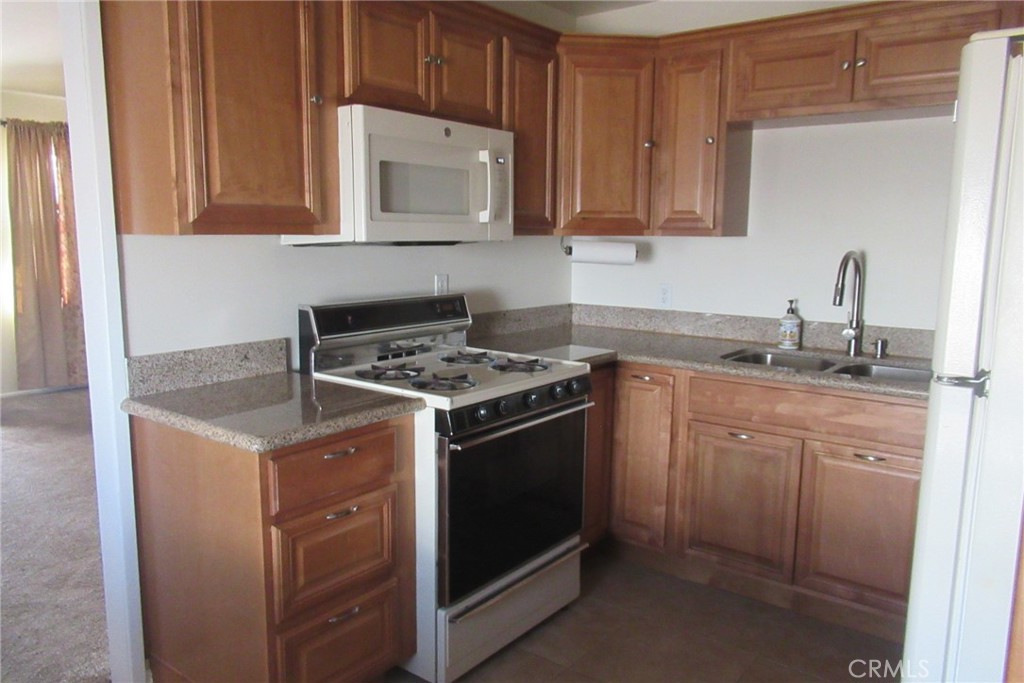 18924 Vine Street Property Photo 7