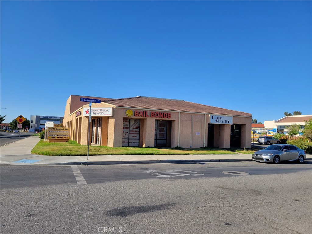 14201 Kentwood Boulevard Property Photo 1