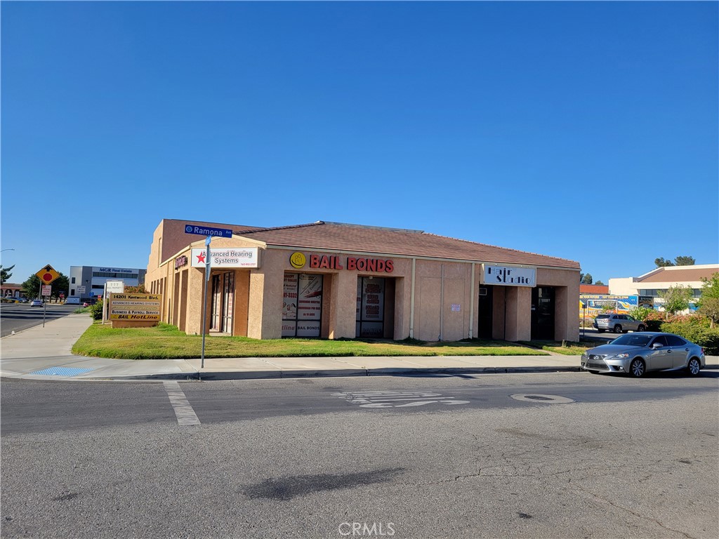 14201 Kentwood Boulevard Property Photo 1