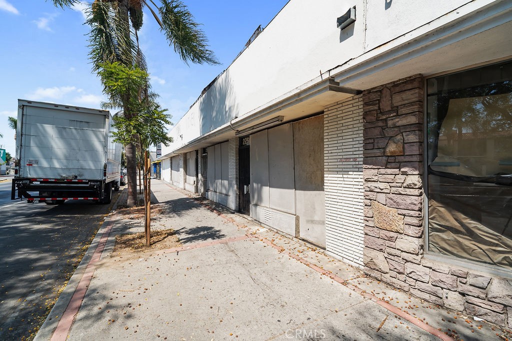 2262 Pacific Avenue Property Photo 3