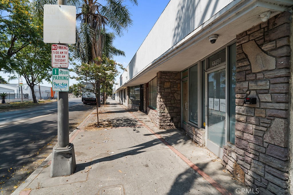 2262 Pacific Avenue Property Photo 4