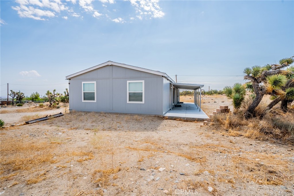 1573 Smoke Tree Road Property Photo 4