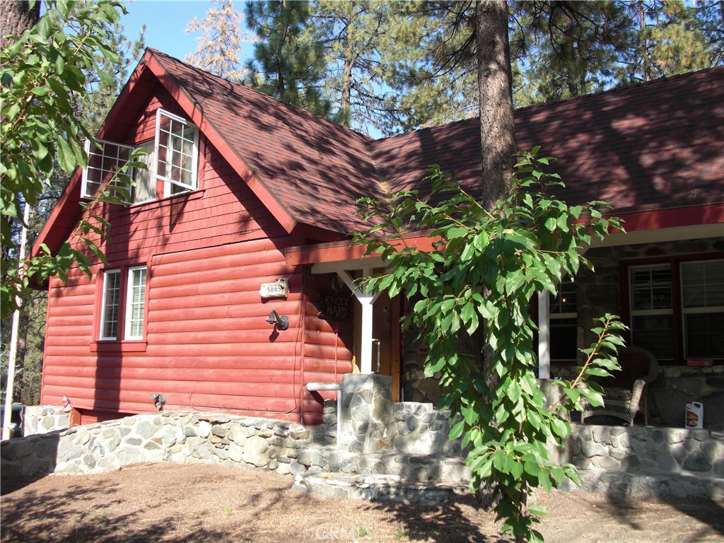 5865 Elm Street Property Photo 1
