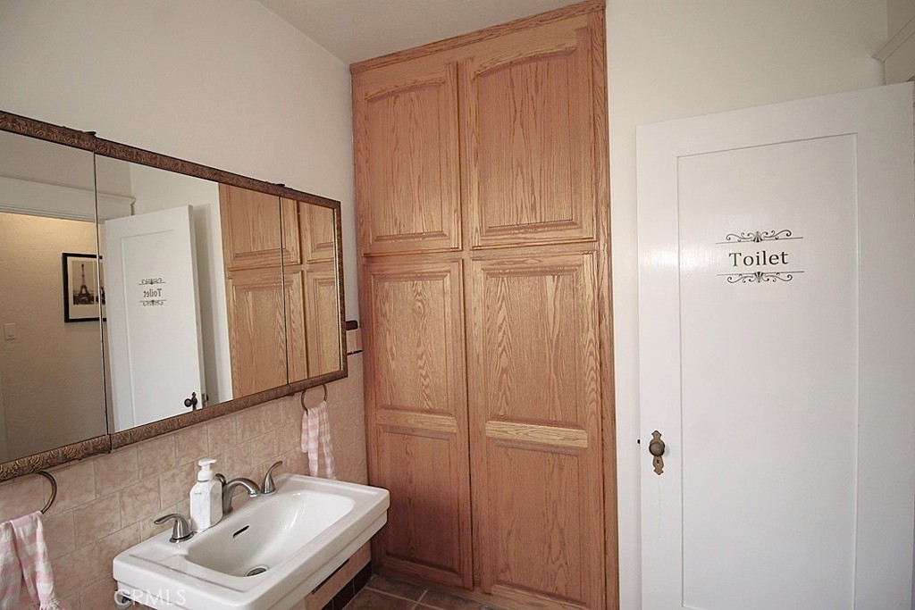 128 E Fredricks Street Property Photo 34