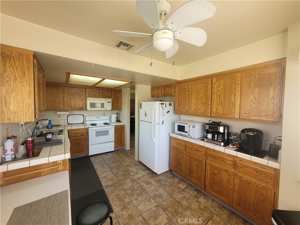 19218 Elm Drive Property Photo 8