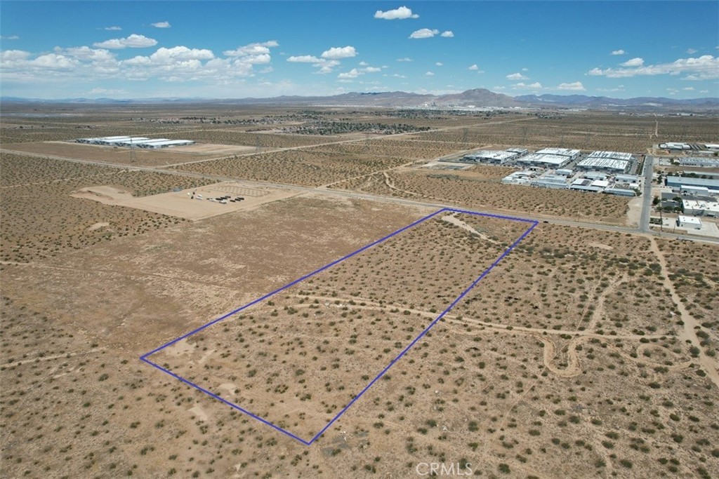 17374 Koala Road Property Photo 3