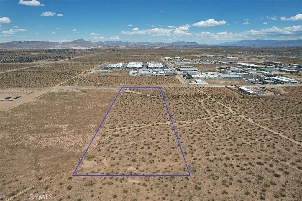 17374 Koala Road Property Photo 5