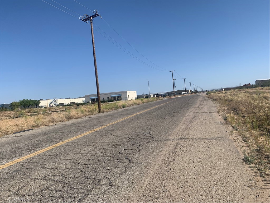 17374 Koala Road Property Photo 9