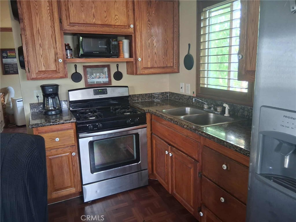 525 Fairfax Drive 2 Property Photo 5