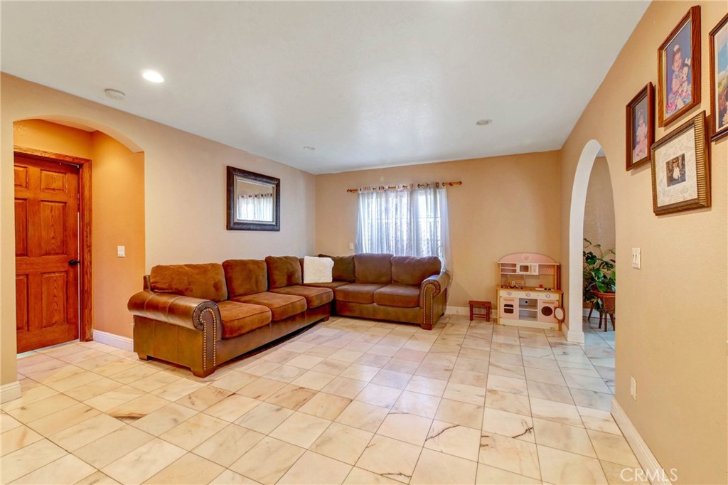 15224 Mariposa Avenue Property Photo 10