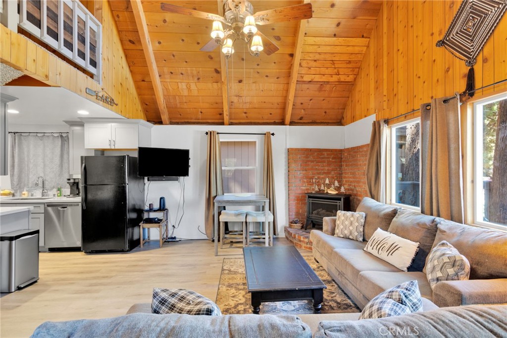 42651 Falcon Avenue Property Photo 5