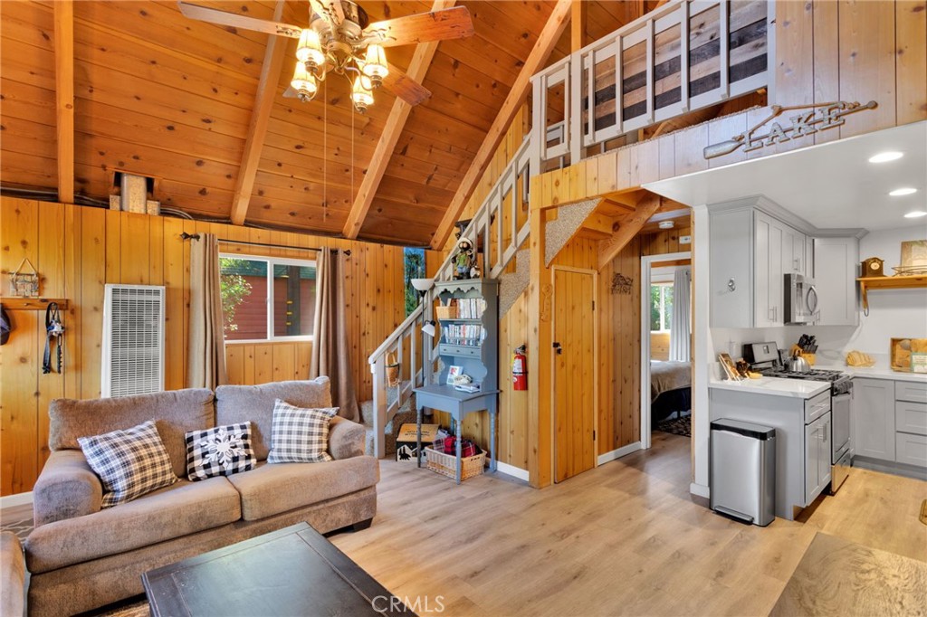 42651 Falcon Avenue Property Photo 8