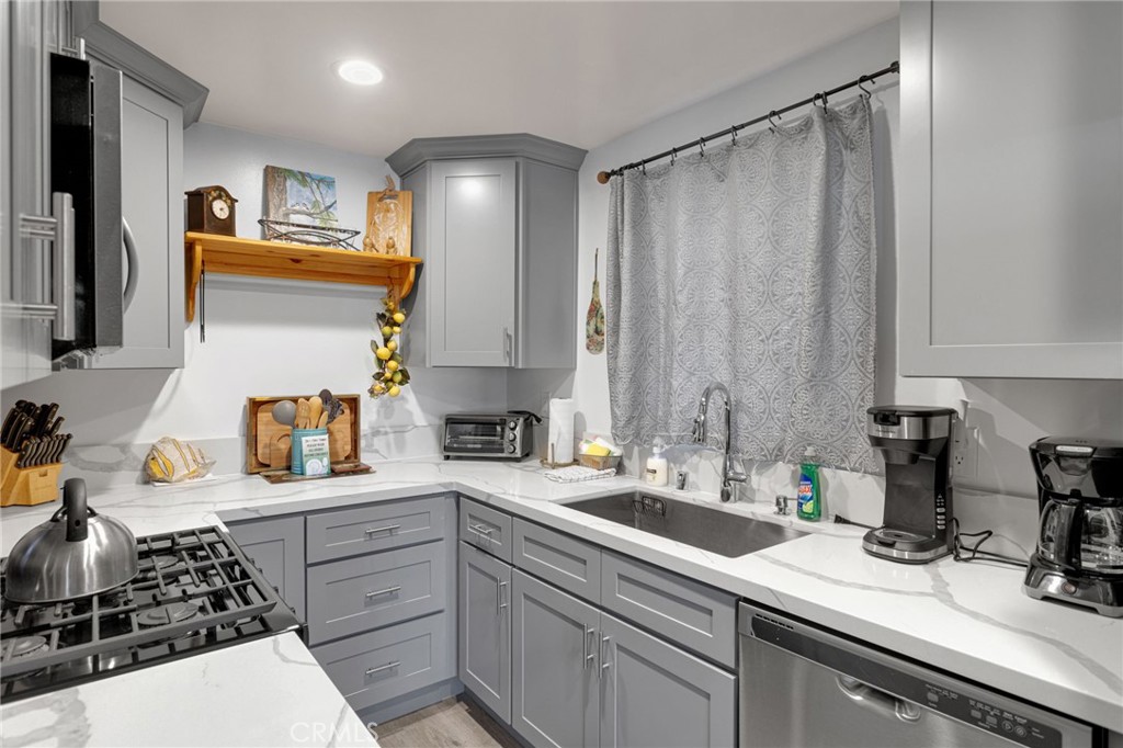 42651 Falcon Avenue Property Photo 12