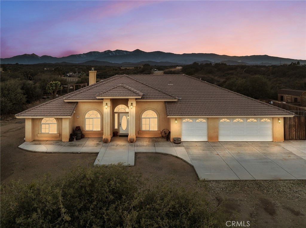 8328 Chateau Property Photo 1