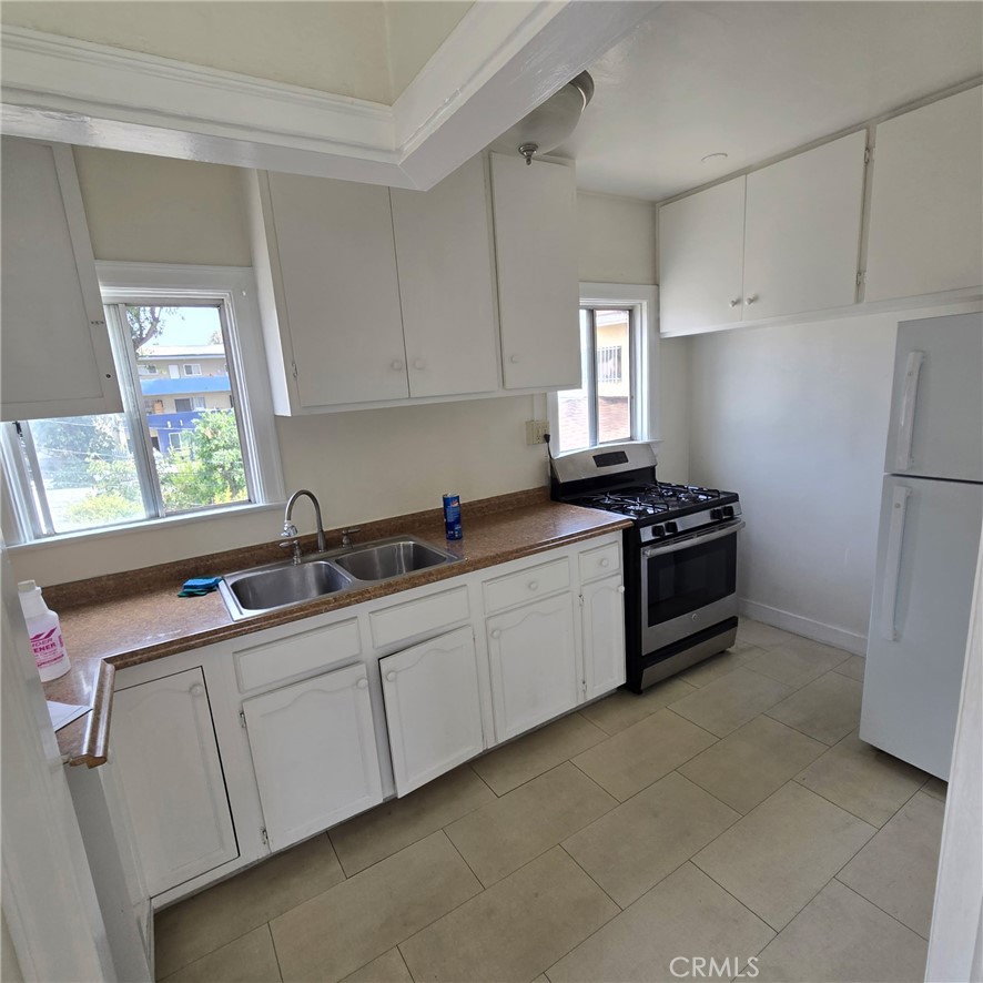 1211 Elden Ave. Property Photo 4
