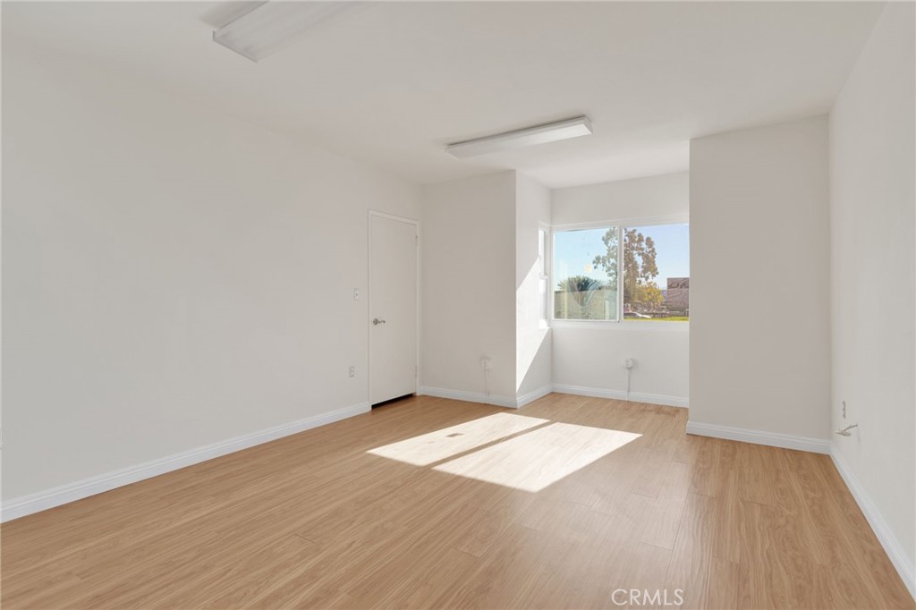 943 W Holt Boulevard Property Photo 19