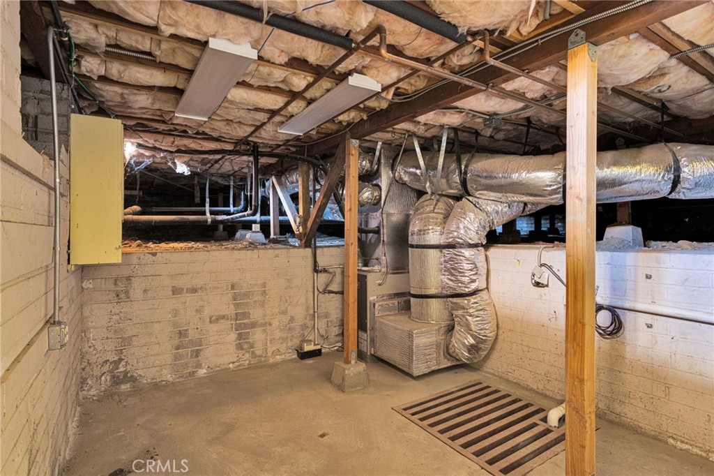 943 W Holt Boulevard Property Photo 31