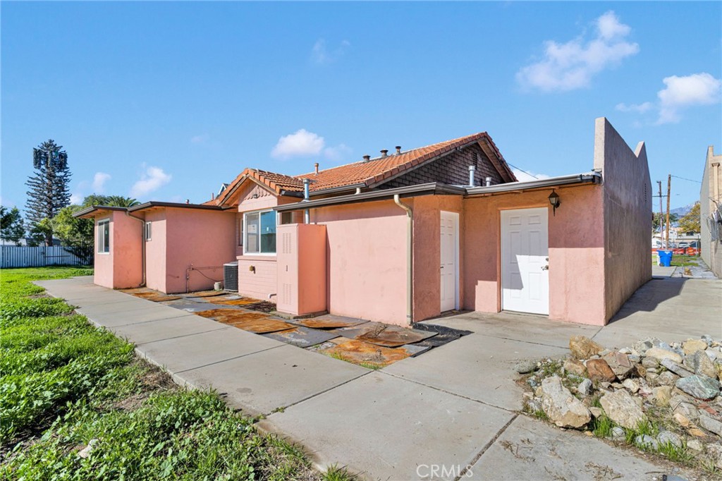 943 W Holt Boulevard Property Photo 37
