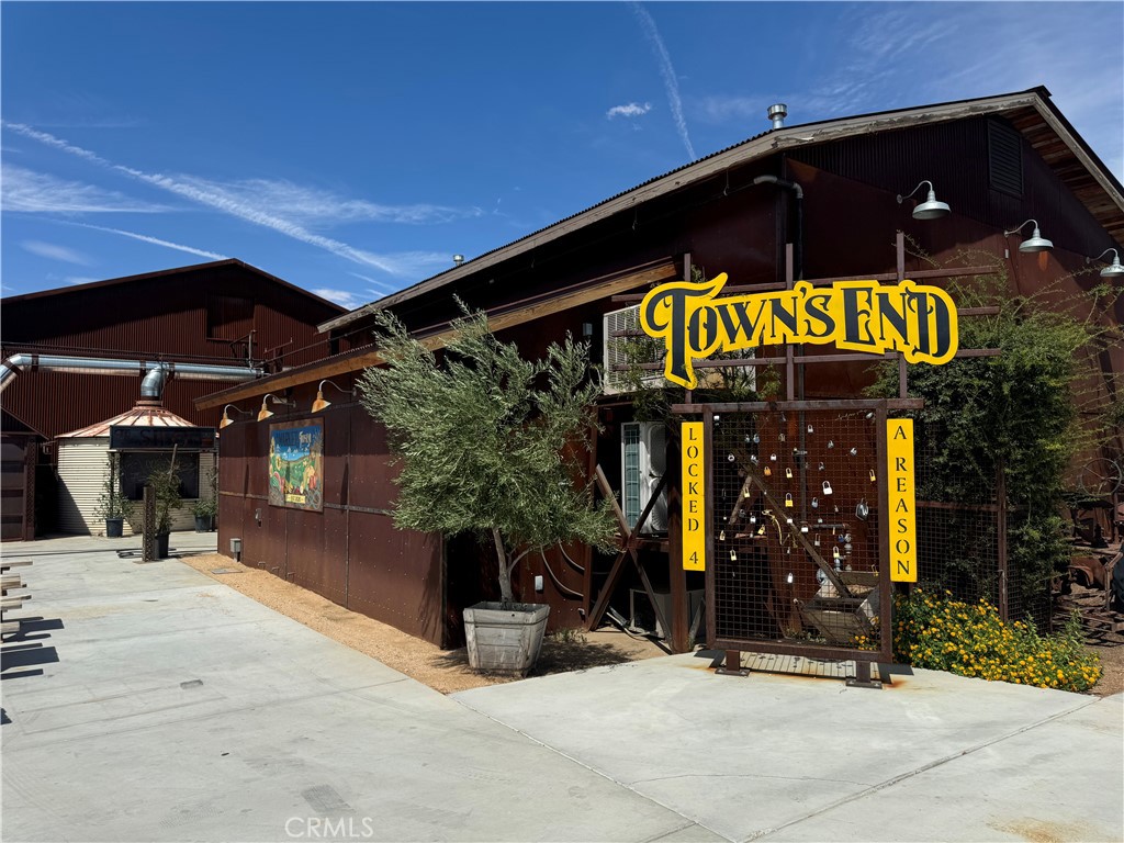 22092 Us Highway 18 Property Photo 1