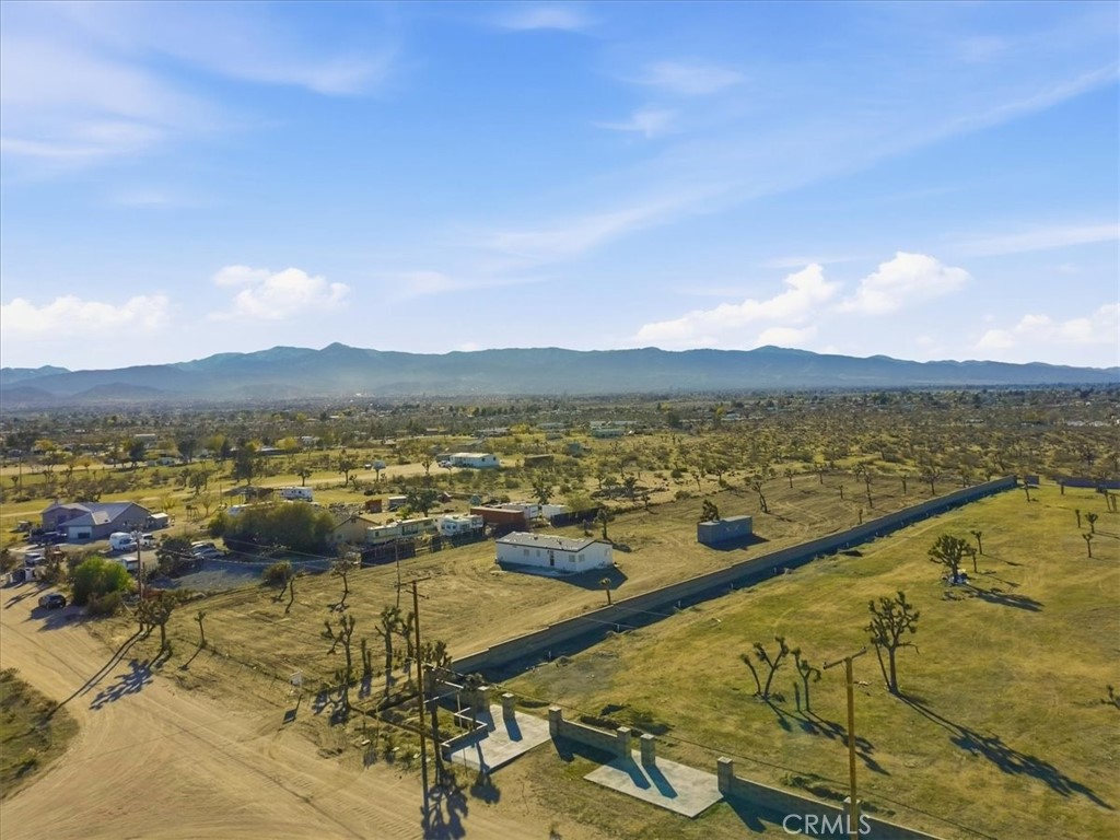 11878 Pacific Road Property Photo 1