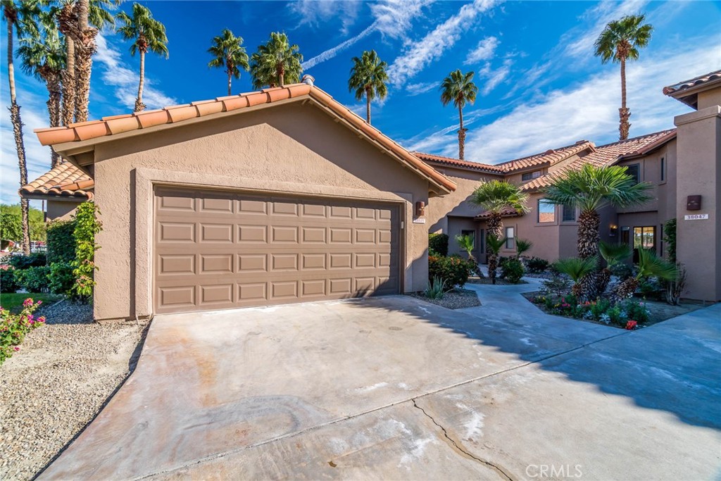 38049 Crocus Lane Property Photo 3