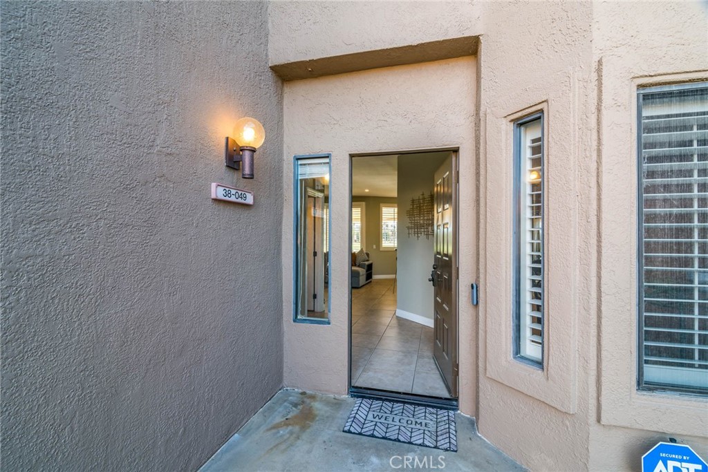 38049 Crocus Lane Property Photo 4