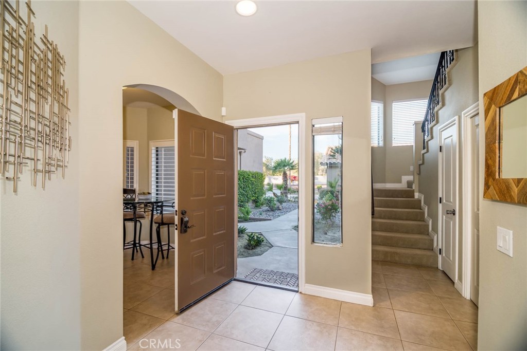 38049 Crocus Lane Property Photo 5