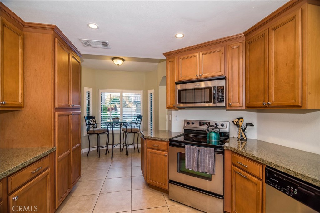 38049 Crocus Lane Property Photo 17