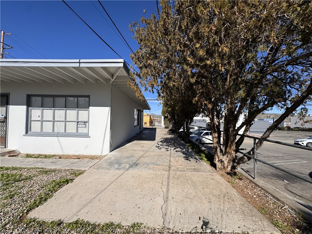 521 E Williams Street Property Photo 13