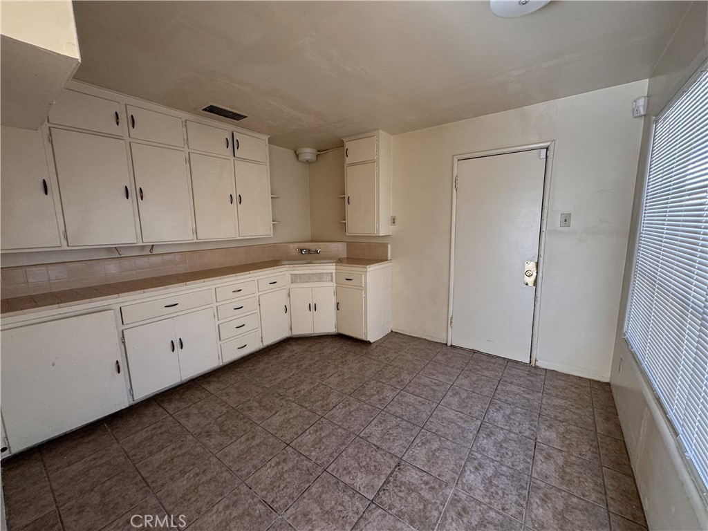 521 E Williams Street Property Photo 17
