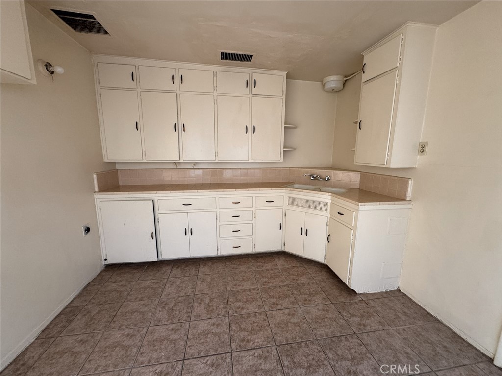 521 E Williams Street Property Photo 18