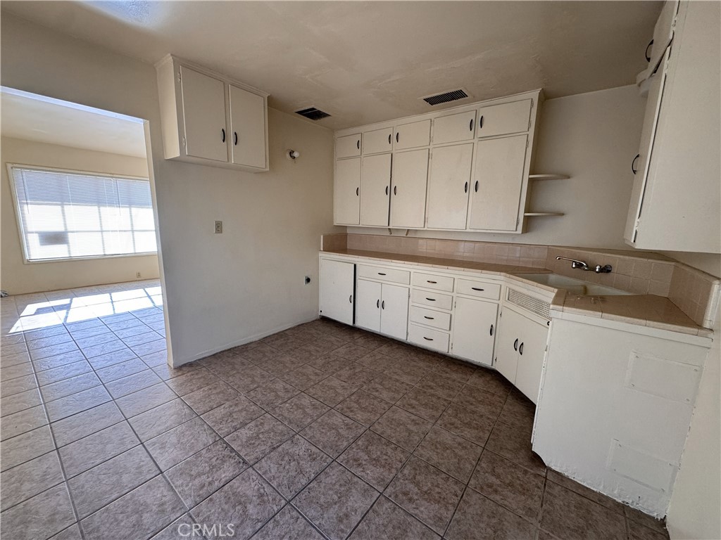 521 E Williams Street Property Photo 19