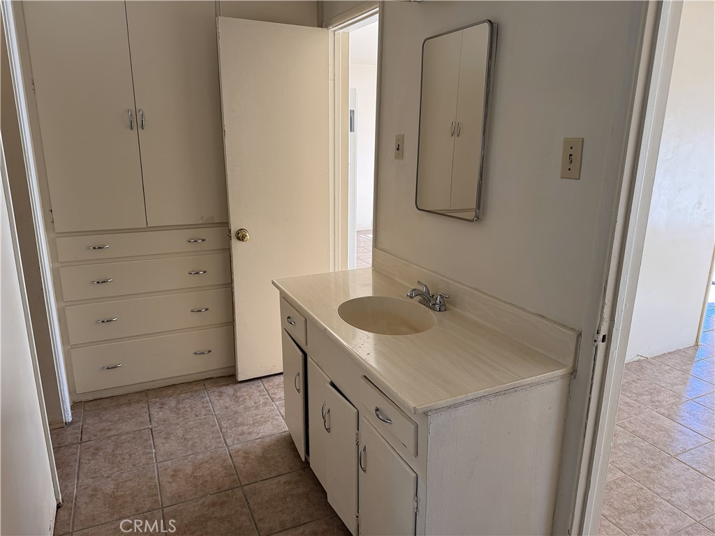 521 E Williams Street Property Photo 21