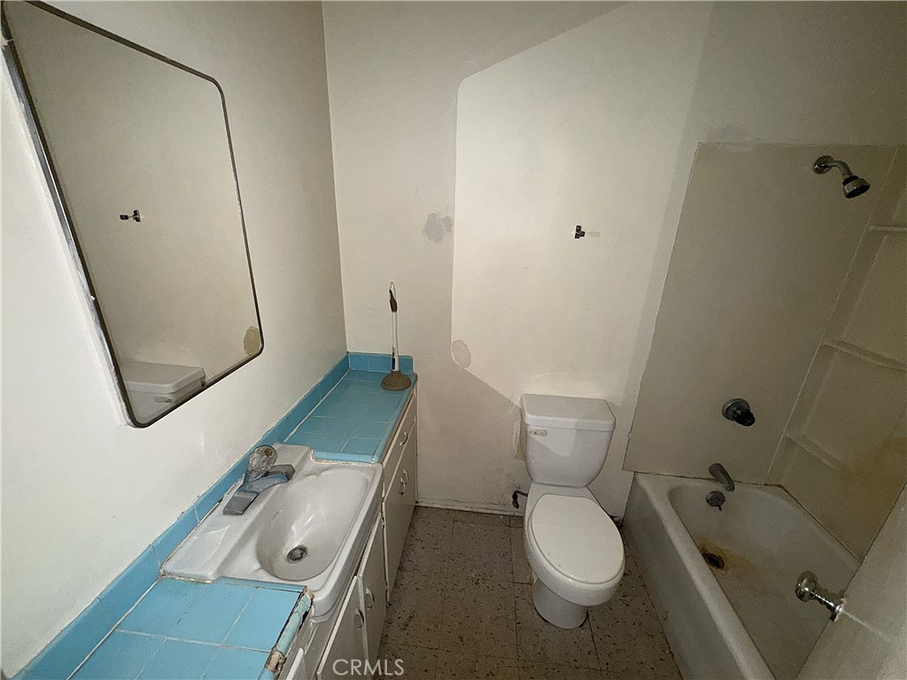 521 E Williams Street Property Photo 24