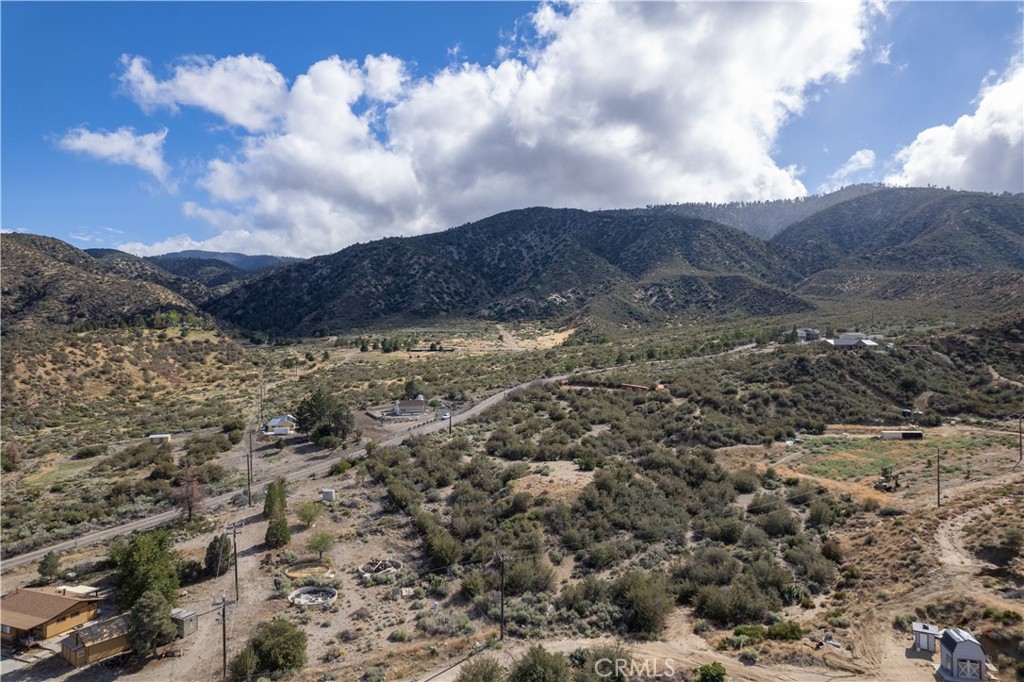8160 Green Road Property Photo 4