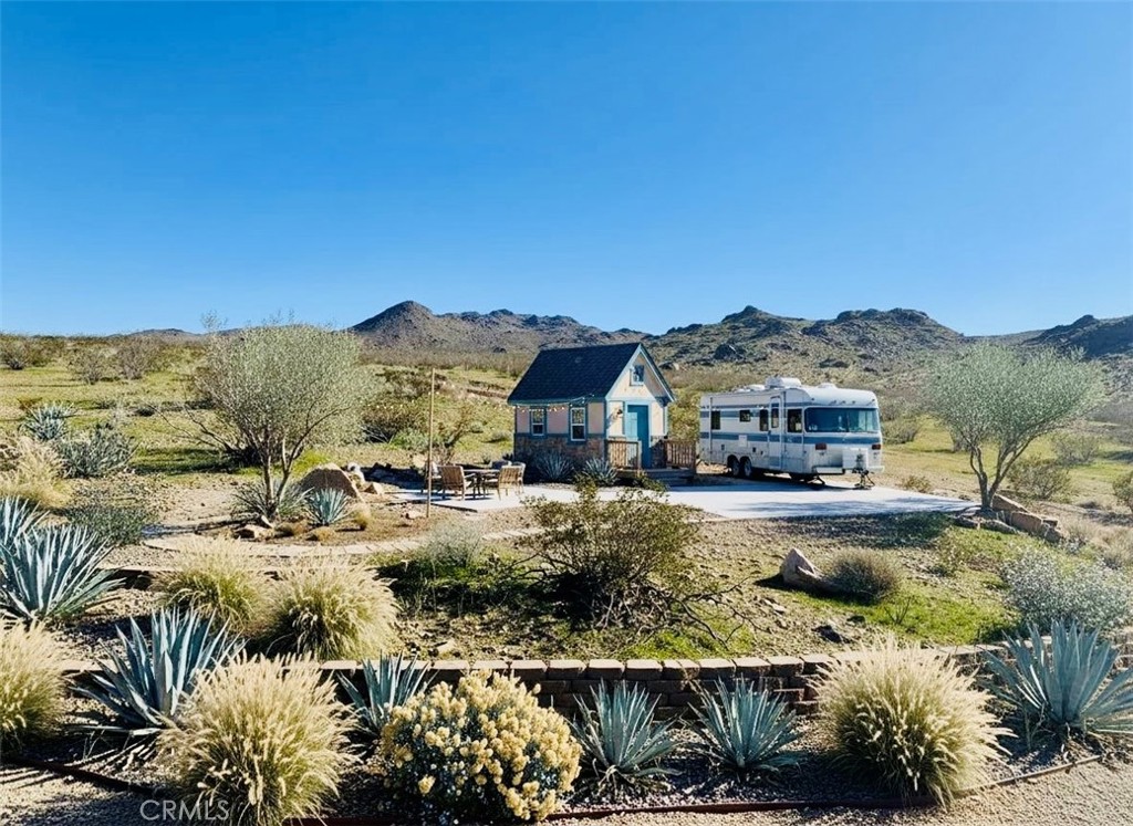 1 Off Pipeline Property Photo 3