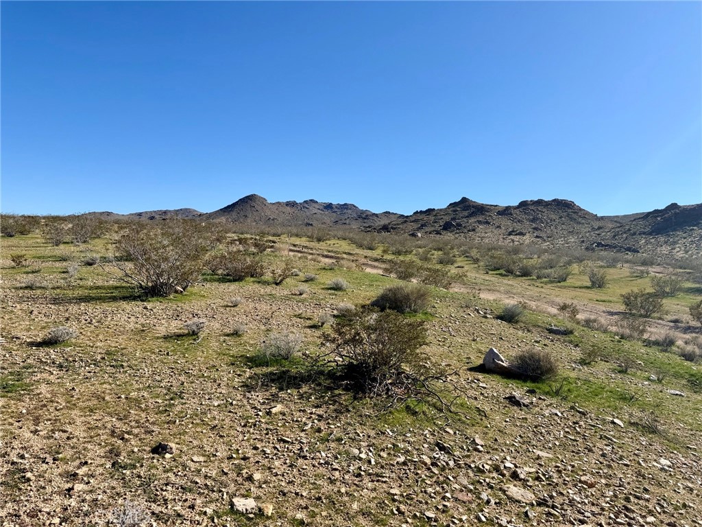 1 Off Pipeline Property Photo 6