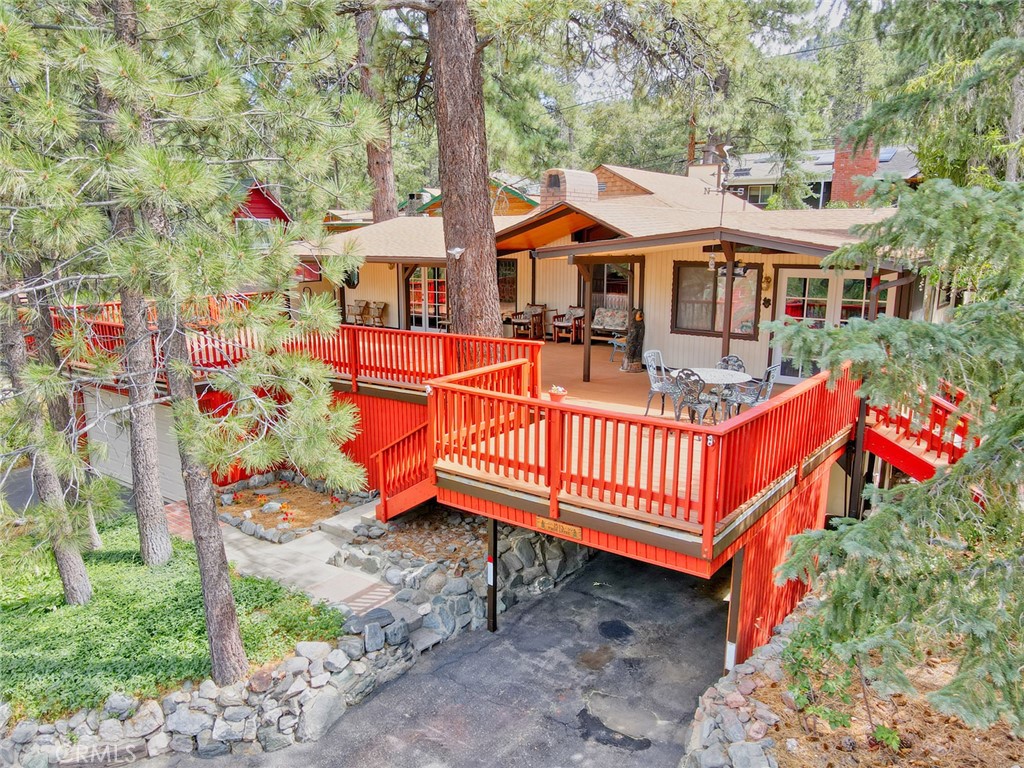 1513 Twin Lakes Property Photo 1