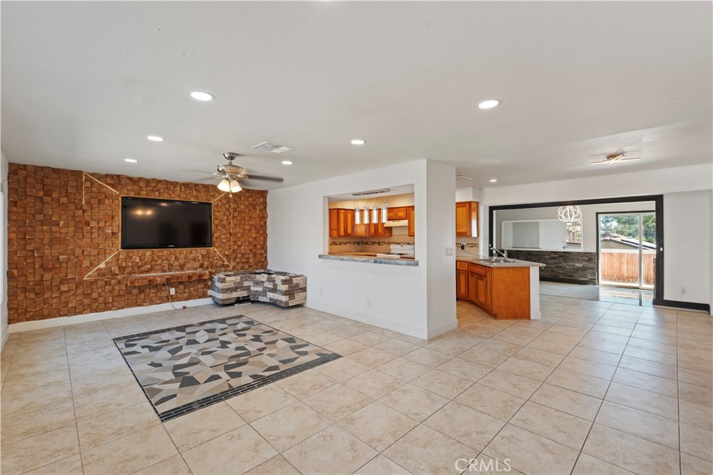 23859 South Road Property Photo 4