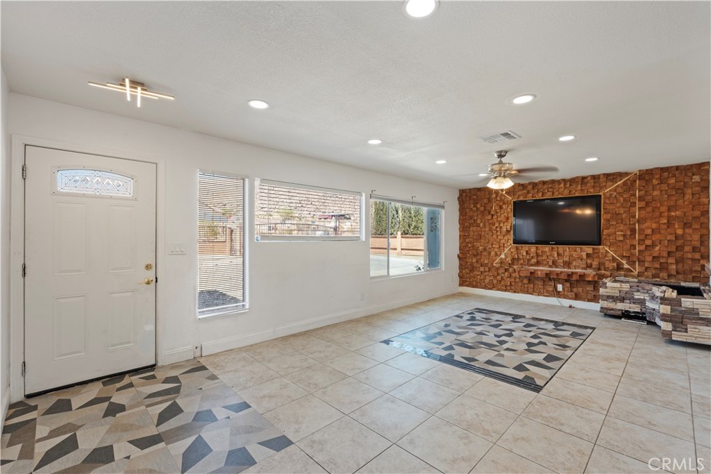 23859 South Road Property Photo 5
