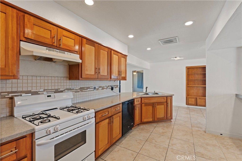 23859 South Road Property Photo 9