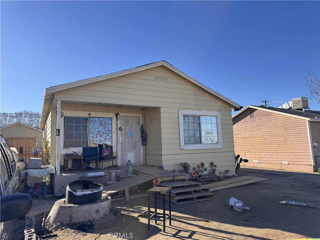 550 W Fredricks Street Property Photo 2