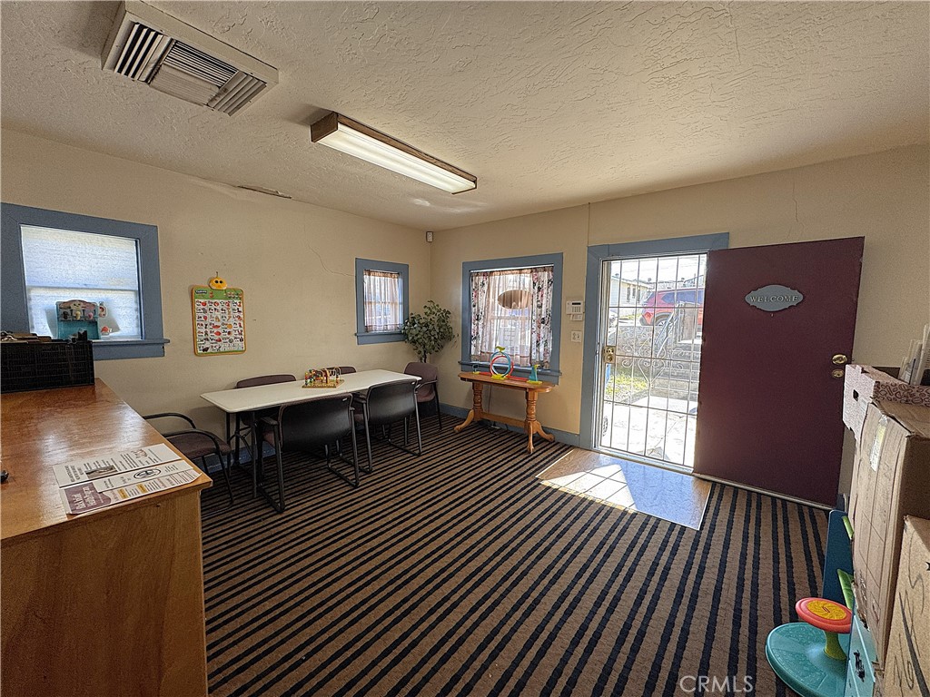 521 E Williams Street Property Photo 6