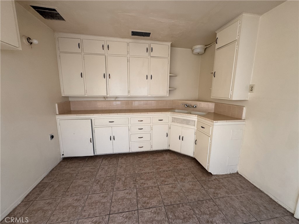 521 E Williams Street Property Photo 19
