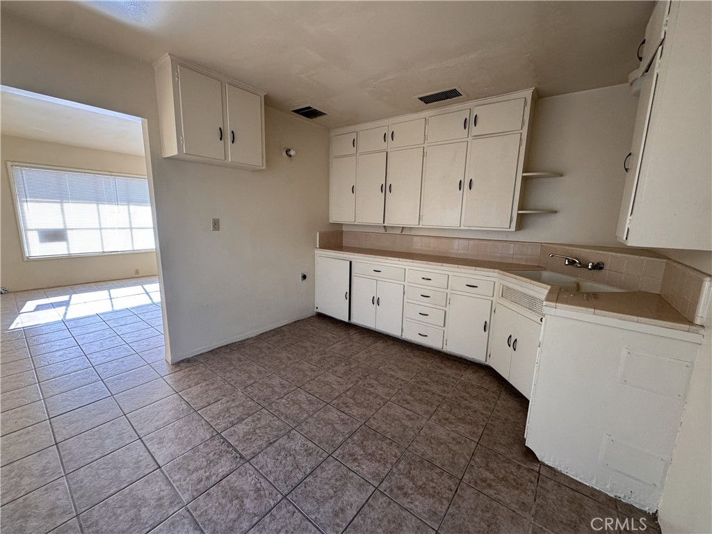 521 E Williams Street Property Photo 20