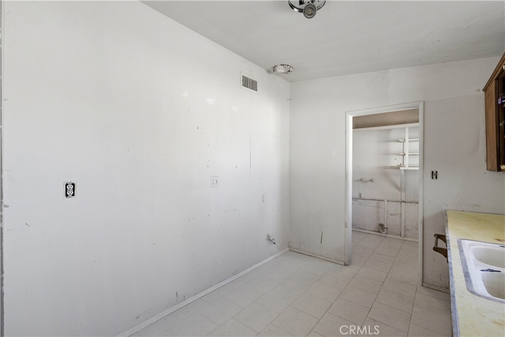 10380 Baker Road Property Photo 14